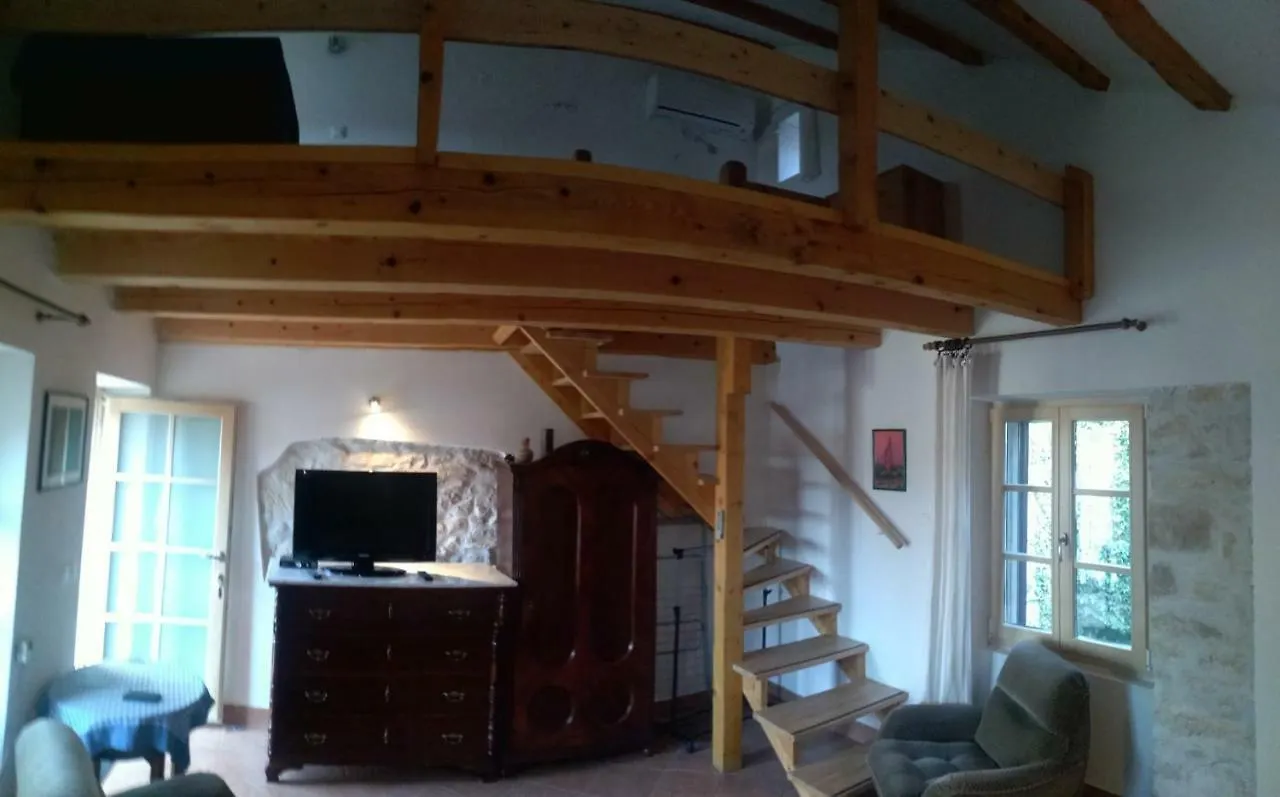 Apartman Mate Preko 0*,  Croatia
